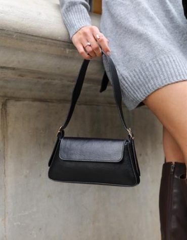 siyah-kadin-sade-tasarim-kapakli-kol-c-ebb34