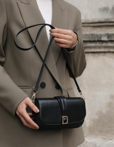 siyah-kadin-tokali-capraz-askili-canta-4f7f